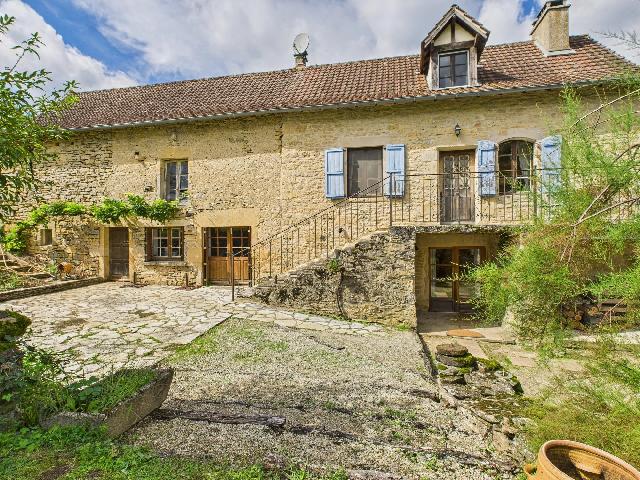 Huis te koop in PARISOT 81310 Tarn Midi-Pyrénées France: Charmant stenen huis met 4 slaapkamers, zwembad en bijgebouw, vlakbij Parisot. EXCLUSIEF BIJ BEAUX VILLAGES! In het hart van het groene en weelderige departement Tarn-et-Garonne vindt u dit charmante ...