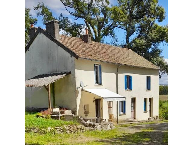 Huis te koop in SAINT-DIZIER-MASBARAUD 23400 Creuse Limousin France: Twee huizen in één met veel potentie! Deze woning biedt een fantastische kans met twee aangrenzende huizen, perfect voor een uitgebreid gezin, verhuur of als ruime hoofdwoning met gastenverblijf.<br />
<br />
...