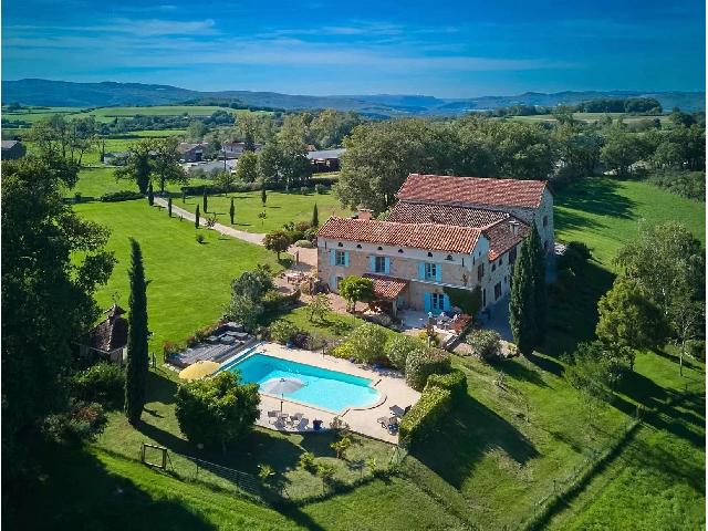 Huis te koop in CORDES-SUR-CIEL 81170 Tarn Midi-Pyrénées France: Elegant landgoed met hoofdwoning, gastenverblijf, schuur en zwembad op meer dan 4 hectare. Dit prachtige landgoed is bereikbaar via een eigen oprit en biedt privacy, charme en veelzijdigheid in een se...