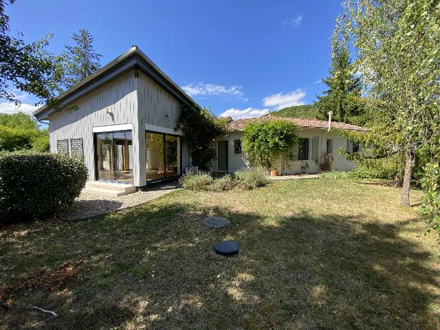 Huis te koop in&nbsp;TOURNON-D’AGENAIS 47370 Lot-et-Garonne Aquitaine Frankrijk: Moderne woning met verwarmd zwembad, aangelegde tuin en volledige privacy - nabij Tournon-d'Agenais. Deze moderne en comfortabele gelijkvloerse woning biedt 165 m² aan lichte woonruimte, zorgvuldig o...