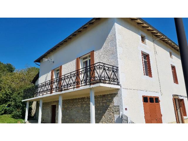 House for sale ALLOUE 16490 Charente Poitou-Charentes France: Charming spacious village house. In the picturesque commune of Alloue, Charente, this beautifully proportioned townhouse offers generous living space in the heart of the village. With a local shop and...