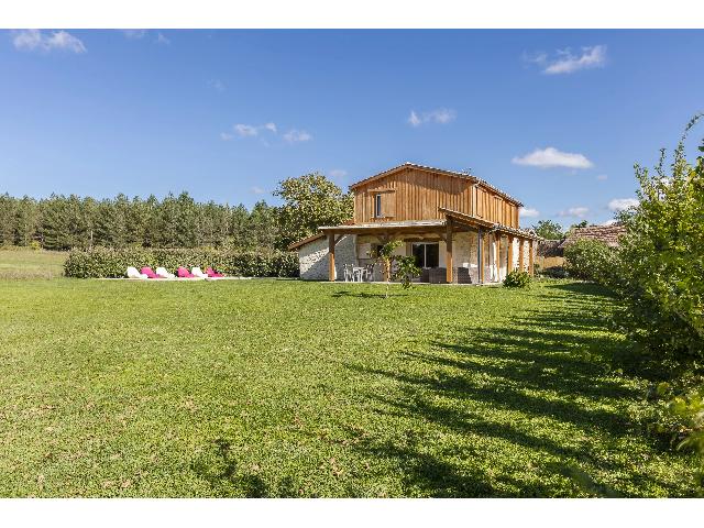 Huis te koop in SAUVETERRE-DE-GUYENNE 33540 Gironde Aquitaine France: Uitzonderlijke woning nabij Saint Emilion. Op slechts 40 minuten van de ringweg van Bordeaux en 30 minuten van Saint-Émilion, werd deze voormalige tabaksdrogerij uit de 16e eeuw in het voorjaar van 2...