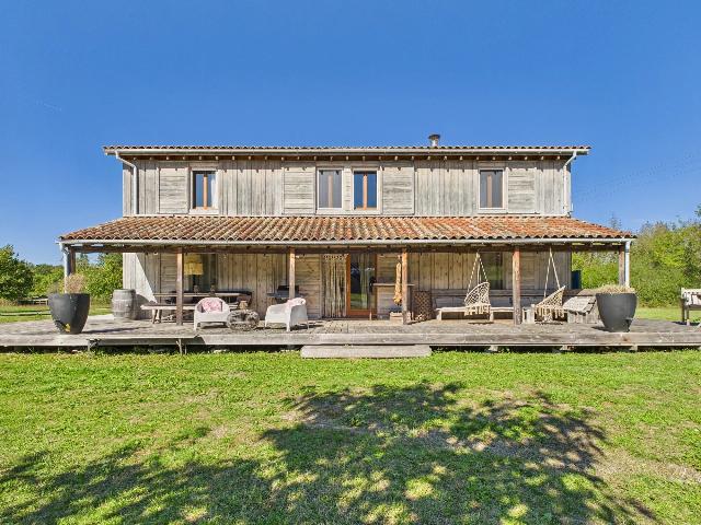House&nbsp;for sale&nbsp;VILLERÉAL 47210 Lot-et-Garonne Aquitaine France: Twin Wooden Houses for sale close to Villeréal. EXCLUSIVE TO BEAUX VILLAGES! Nestled in peaceful countryside just minutes from a charming bastide town, these two identical wooden houses offer a rare ...