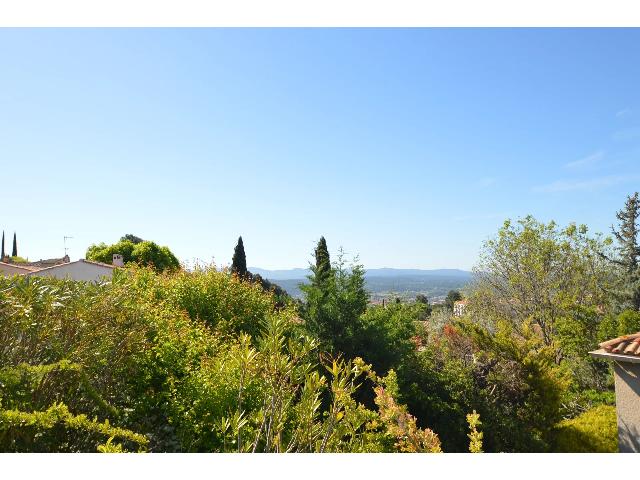 Huis te koop in AIX-EN-PROVENCE 13080 Bouches-du-Rhône Provence Alpes Côte d'Azur France: Hedendaagse Bastide vlakbij het centrum. Ideaal gelegen in de prestigieuze wijk Les Lauves, ligt deze elegante woning op slechts 20 minuten lopen van het historische hart van Aix-en-Provence.<br />
<br />
Geleg...