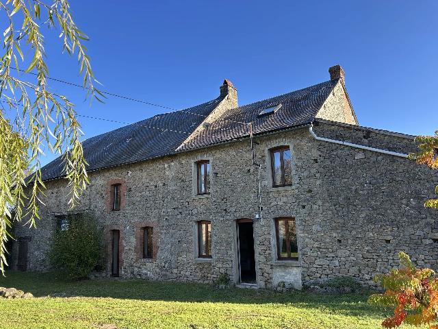 Huis te koop in LIZIÈRES 23240 Creuse Limousin France: Mooi gehuchthuis met charme en karakter. Dit charmante huisje is gerenoveerd en al bijna 20 jaar in het bezit van dezelfde familie.<br />
<br />
Dit lichte en lichte huisje, gelegen in een klein gehucht nabij L...
