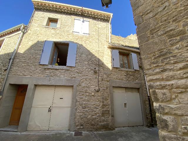 Huis te koop in VILLALIER 11600 Aude Languedoc Roussillon France: Huis met zichtbare stenen op het zuiden, in het historische hart van een charmant dorpje vlakbij Carcassonne. Dit prachtige huis met zichtbare stenen, volledig gerenoveerd, is gelegen in het historisc...