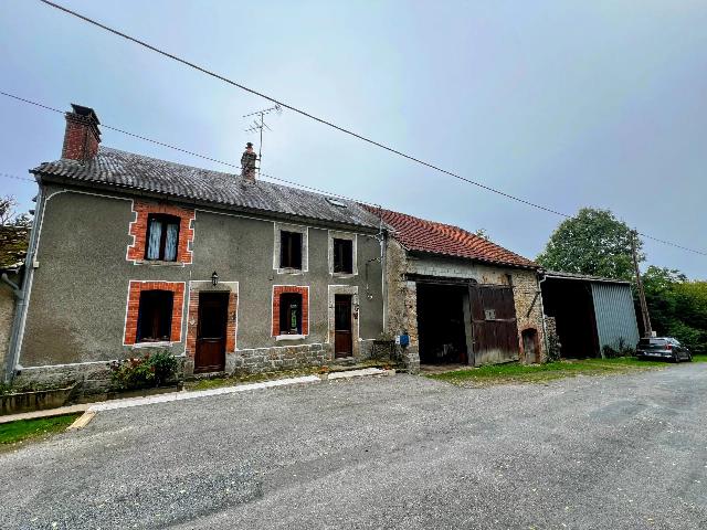 Huis te koop in NAILLAT 23800 Creuse Limousin France: Charmante stenen woning met karakter, tuin en bijgebouwen. Gelegen in een rustige, landelijke omgeving, combineert dit prachtig gepresenteerde stenen huis traditionele charme met modern comfort. De ru...