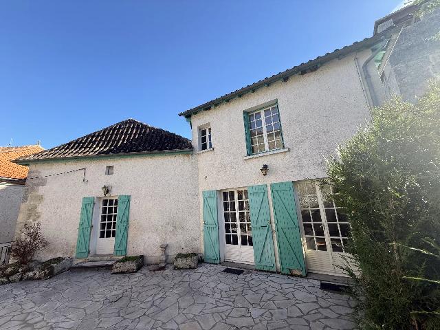 House&nbsp;for sale&nbsp;TOCANE-SAINT-APRE 24350 Dordogne Aquitaine France: Village House with Great Potential. Charming and spacious 5-bedroom village house with views of the church, just steps from a restaurant and épicerie.<br />
<br />
Only 5 minutes from Montagrier (bakery and po...