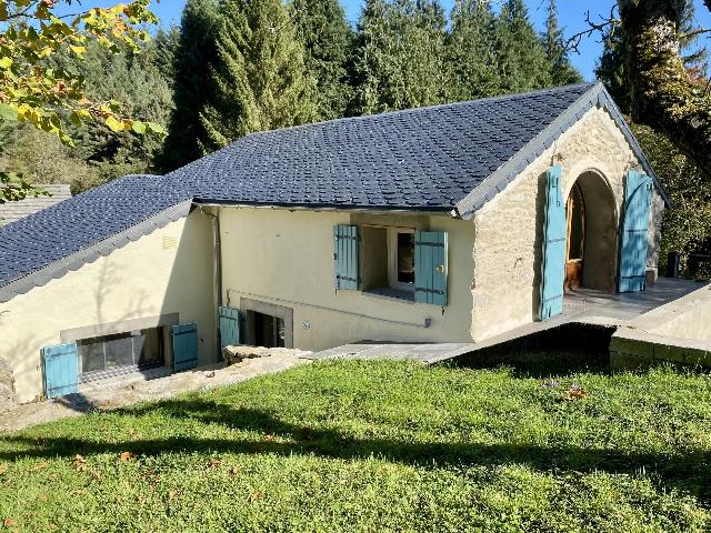 Huis te koop in LAPRADE 11390 Aude Languedoc Roussillon France: Prachtig gerestaureerd stenen huis in het hart van de Montagne Noire. In dit prachtig gerestaureerde stenen huis weerspiegelt elk detail de perfecte balans tussen behouden karakter en modern comfort ...