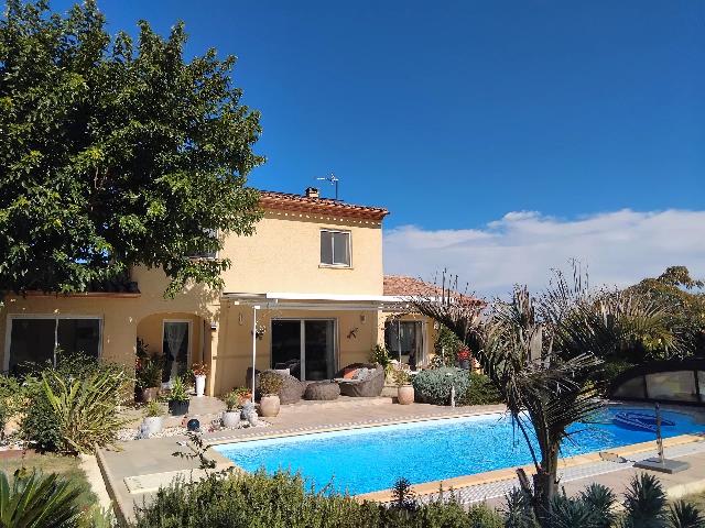 Huis te koop in PÉPIEUX 11700 Aude Languedoc Roussillon France: 4-slaapkamerwoning met dubbele garage, tuin en zwembad. Een prachtige woning in een rustige omgeving, maar toch alle voorzieningen binnen handbereik! Deze gemoderniseerde, karakteristieke woning, die ...