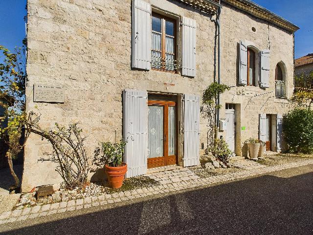 Huis te koop in TOURNON-D’AGENAIS 47370 Lot-et-Garonne Aquitaine France: Charmante dorpswoning met tuin en zwembad. EXCLUSIEF BIJ BEAUX VILLAGES! In een van de mooiste dorpen van Frankrijk vindt u deze charmante woning met een prachtige tuin. Voorheen twee huizen, onlangs ...