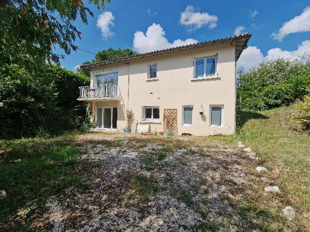 Huis te koop in EYMET 24500 Dordogne Aquitaine France: Huis met 3 slaapkamers en tuin, op loopafstand van de voorzieningen van Eymet. Gelegen in een rustige omgeving, biedt deze charmante woning een harmonieuze indeling en royale leefruimtes verdeeld over...