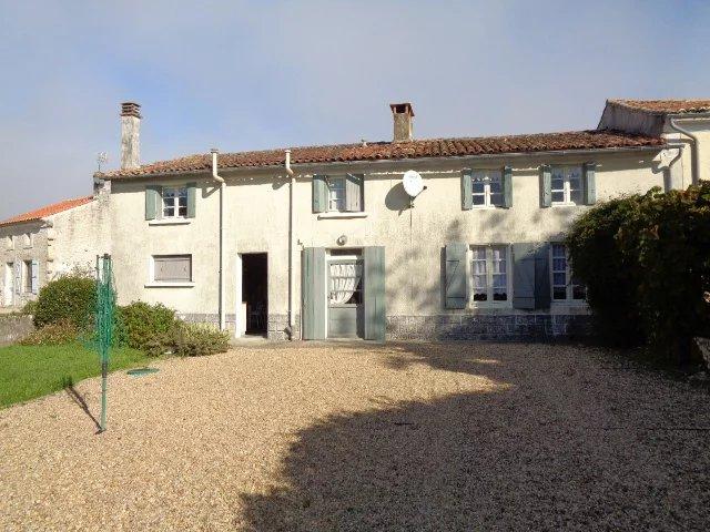 Huis te koop in PAIZAY-NAUDOUIN-EMBOURIE 16240 Charente Poitou-Charentes France: Charmante dorpswoning met 3 slaapkamers, een zonnige binnentuin en parkeergelegenheid. EXCLUSIEF BIJ BEAUX VILLAGES! Stap binnen in dit prachtige landhuis, vol karakter en charme, met houten vloeren, ...