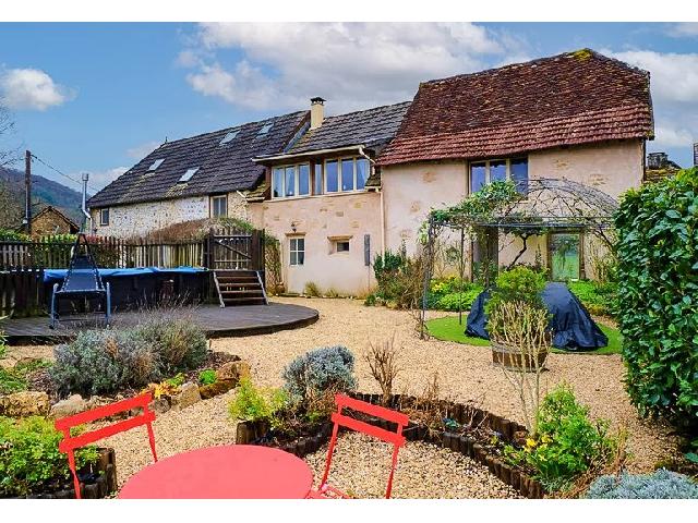 Huis te koop in BEAULIEU-SUR-DORDOGNE 19120 Corrèze Limousin France: Prachtig gerestaureerd huis met appartement, verwarmd zwembad en uitzicht – vlakbij Beaulieu-sur-Dordogne. Geniet van een panoramisch uitzicht op het platteland vanuit dit charmante, volledig gerest...