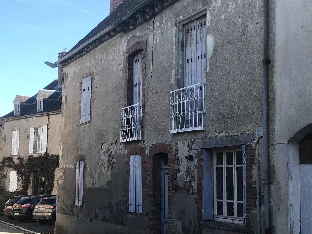 Huis te koop in LUSSAC-LES-ÉGLISES 87360 Haute-Vienne Limousin France: Charmant dorpshuis. Deze eigenzinnige en charmante woning ligt in het centrum van Lussac Les Églises, met een kleine supermarkt, apotheek, bakker en bar/restaurant. Het is ongeveer een uur rijden naa...