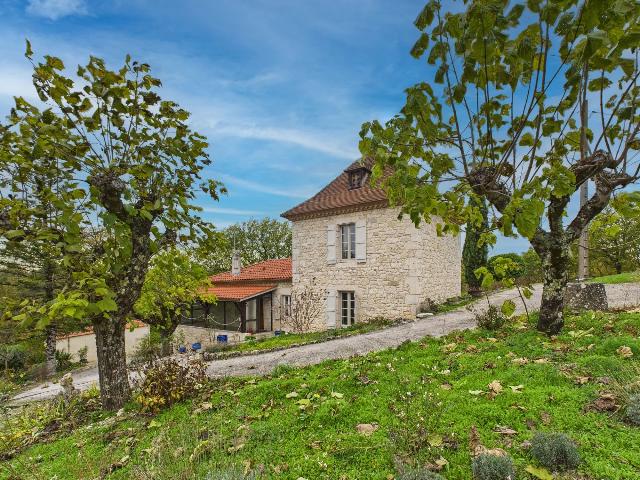 Huis te koop in MONTAIGU-DE-QUERCY 82150 Tarn-et-Garonne Midi-Pyrénées France: Stenen huis met ruim perceel in Montaigu-de-Quercy. EXCLUSIEF BIJ BEAUX VILLAGES! Gelegen op slechts enkele minuten van de winkels en het centrum van Montaigu-de-Quercy. Deze vrijstaande woning biedt ...