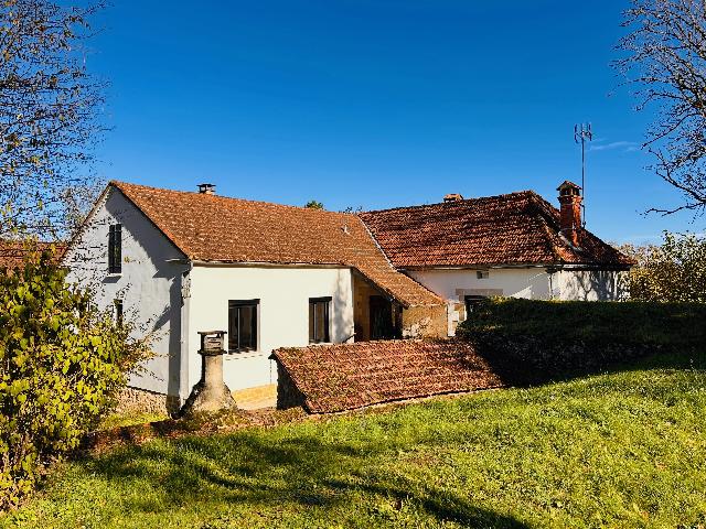 Huis te koop in GOURDON 46300 Lot Midi-Pyrénées France: Gerenoveerd stenen huis met schuur en grond op de grens tussen de Dordogne en de Lot. Een prachtig gerenoveerd stenen huis te koop op de grens tussen de Dordogne en de Lot, ideaal voor iedereen die dr...