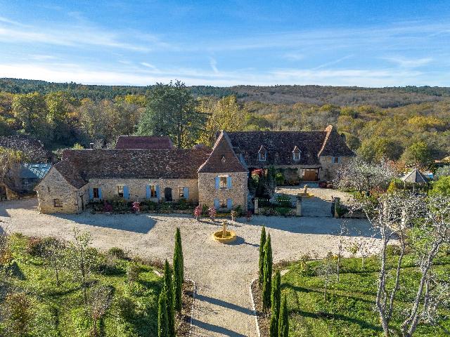 Gîtes/Chambres d'hôtes te koop in SIORAC-EN-PÉRIGORD 24170 Dordogne Aquitaine France: Luxe landgoed in de Dordogne met panoramisch uitzicht – State-of-the-art renovatie. Gelegen op meer dan 18 hectare privélandgoed tussen Bergerac en Sarlat, biedt dit prachtig gerenoveerde stenen la...