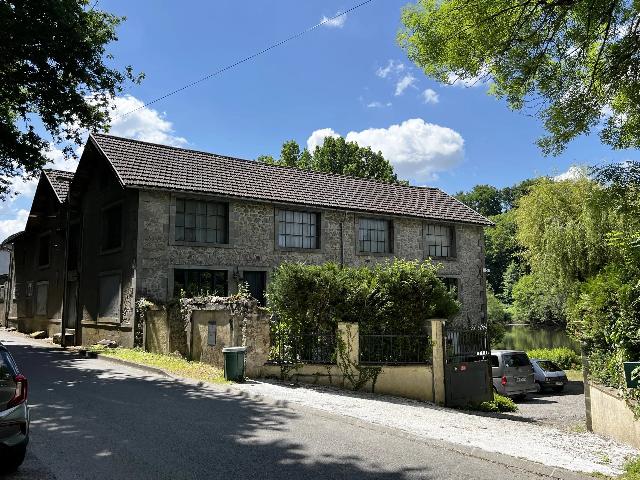 Guesthouses-Bed-&-Breakfast&nbsp;for sale&nbsp;SAINT-JUNIEN 87200 Haute-Vienne Limousin France: Riverside Property with Huge Business Potential. Located in the vibrant town of Saint-Junien, renowned for its leather industry heritage, this former riverside tannerie has been carefully transformed ...