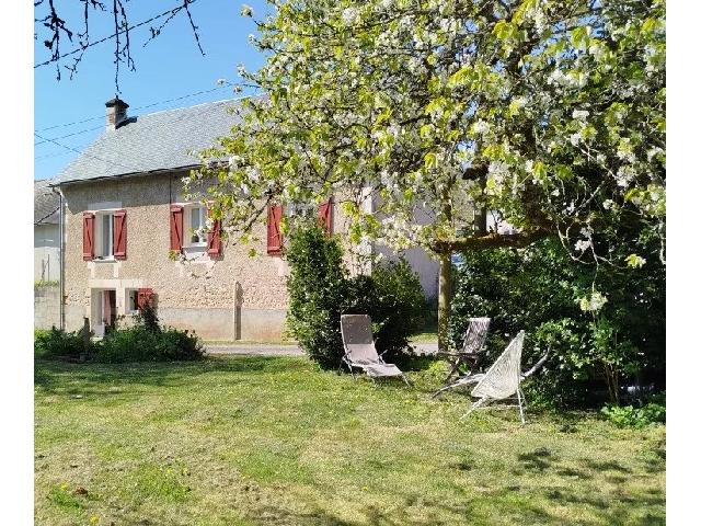 Huis te koop in&nbsp;SAINT-PIERRE-DE-MAILLÉ 86260 Vienne Poitou-Charentes France: Prachtig gerenoveerd huisje vlakbij Saint-Pierre-de-Maillé. Een prachtig huis in cottagestijl, onlangs volledig gerenoveerd, in een klein gehucht net buiten Saint-Pierre-de-Maillé.<br />
Perfect voor zow...