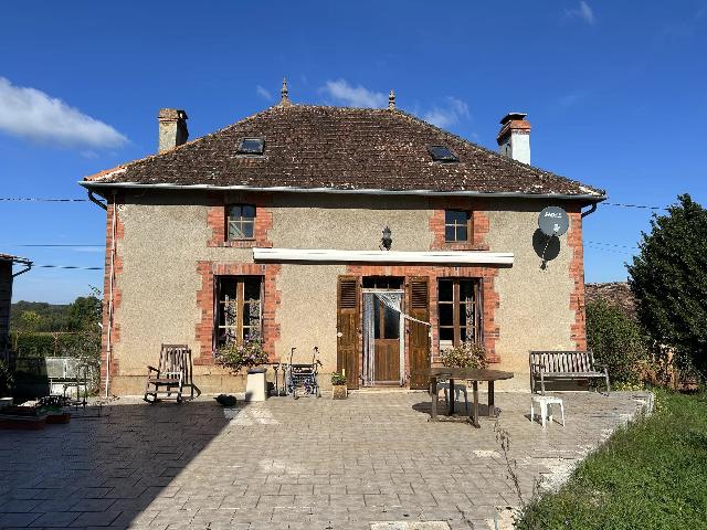 Huis te koop in&nbsp;CHAILLAC 36310 Indre Centre France: Karakteristieke woning met 2 slaapkamers en een kleiner huisje ter renovatie. Deze charmante woning met veel karakter is al 40 jaar in gebruik bij de huidige eigenaren. De woning heeft veel charme, me...