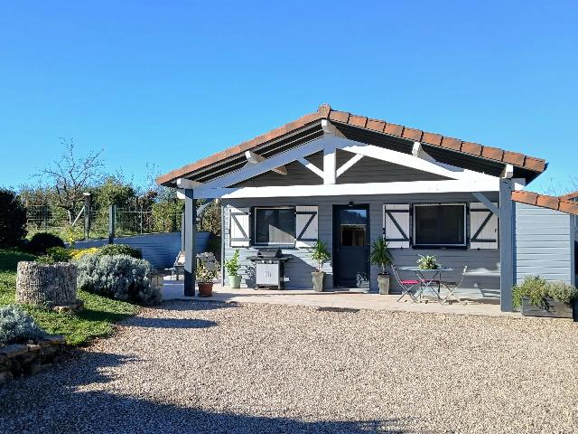 Gîtes/Chambres d'hôtes te koop in&nbsp;CORDES-SUR-CIEL 81170 Tarn Midi-Pyrénées France: Moderne vakwerkwoning – Licht, met zwembad en aparte studio. EXCLUSIEF BIJ BEAUX VILLAGES! Deze charmante gelijkvloerse vakwerkwoning, gebouwd in 2017, biedt een heerlijk lichte leefruimte met een o...