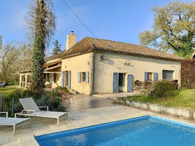 Huis te koop in&nbsp;LALANDUSSE 47330 Lot-et-Garonne Aquitaine France: Stenen woning met gastenverblijf, schuur en zwembad nabij Eymet. EXCLUSIEF BIJ BEAUX VILLAGES! Deze charmante stenen woning is ideaal gelegen in een rustige omgeving, omringd door prachtige natuur, zo...