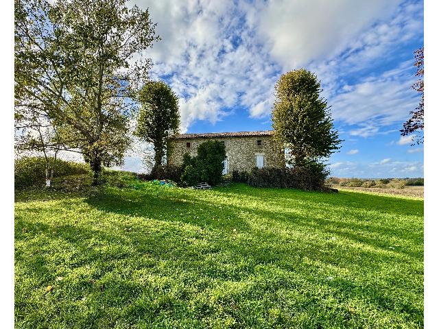 Huis te koop in&nbsp;LAUZUN 47410 Lot-et-Garonne Aquitaine France: Charmant landhuis met adembenemend uitzicht. Renovatiemogelijkheid in de Lot-et-Garonne.<br />
<br />
Dit prachtige huis heeft het afgelopen jaar een grote transformatie ondergaan, met uitgebreide renovaties di...