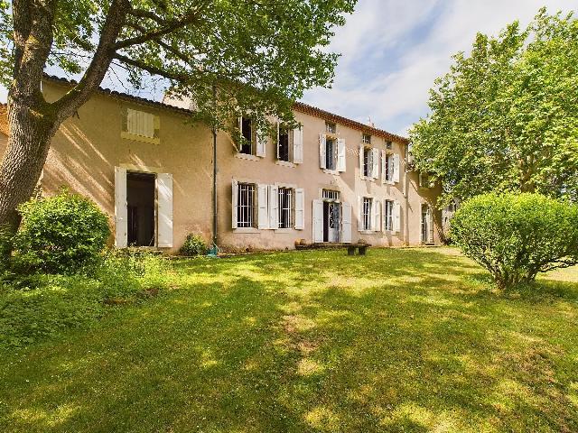 Huis te koop in CASTELNAUDARY 11400 Aude Languedoc Roussillon France: Landhuis met ruim 1,4 hectare parklandschap. Dit 18e-eeuwse landhuis nabij Castelnaudary is een parel met zijn originele kenmerken en serene omgeving. Met zes slaapkamers en meerdere woonruimtes biedt...