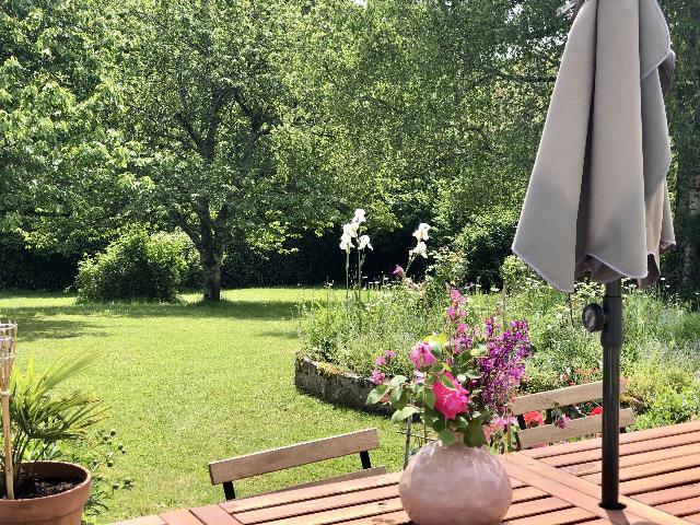 Huis te koop in LUCHAPT 86430 Vienne Poitou-Charentes France: Prachtige, karakteristieke cottage met panoramisch uitzicht over het landschap. EXCLUSIEF VIA BEAUX VILLAGES! Deze zeer charmante cottage met twee slaapkamers, 