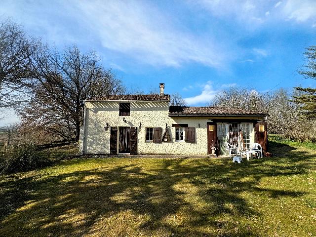 Huis te koop in AGNAC 47800 Lot-et-Garonne Aquitaine France: Charmant stenen huisje met tuin. EXCLUSIEF VIA BEAUX VILLAGES! Charmant stenen huisje met uitzicht op het platteland nabij Eymet.<br />
<br />
Dit heerlijke stenen huisje ligt op een ruim perceel van 4000 m², ...