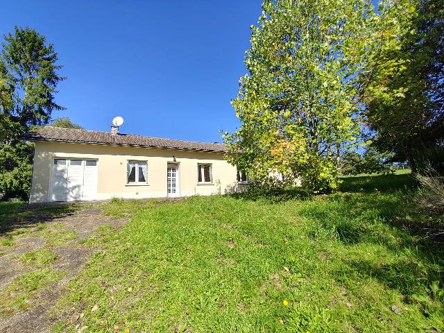 Maison &agrave; vendre &agrave;&nbsp;BUSSEROLLES 24360 Dordogne Aquitaine France: Maison de plain-pied avec vues. EN EXCLUSIVITÉ! Surplombant la nature du Parc du Périgord Limousin, cette maison de plain-pied propose une cuisine, un salon et 3 chambres. Attenant un garage permet ...