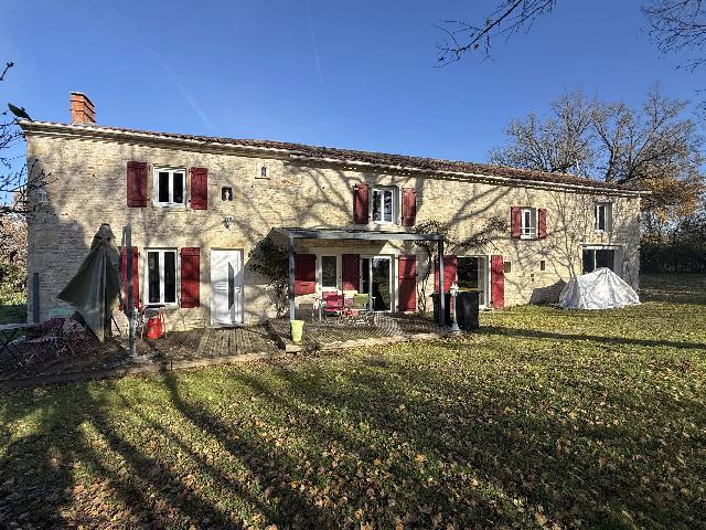 House&nbsp;for sale&nbsp;SAINT-FRAIGNE 16140 Charente Poitou-Charentes France: A large character property with an annex, outbuildings, and a fabulous view. Beautifully renovated and offering three bedrooms in the main house, along with a separate two-bedroom annex. It is situate...