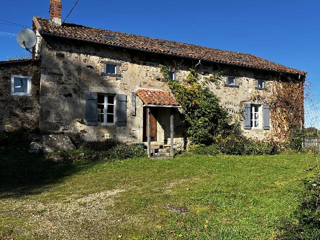 Huis te koop in&nbsp;BLOND 87300 Haute-Vienne Limousin France: Perfect stenen huis op een idyllische locatie met zwembad. EXCLUSIEF BIJ BEAUX VILLAGES! Wat een prachtig traditioneel pand is dit, volledig vrijstaand met een aantal prachtige originele details, maar...