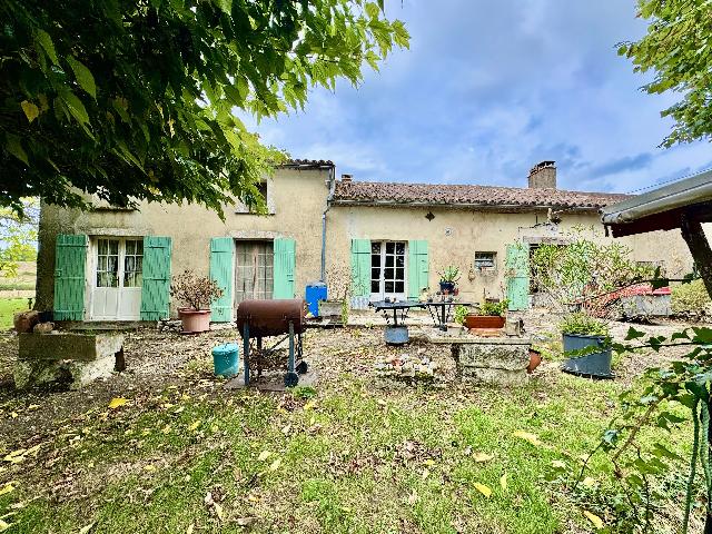 Huis te koop in&nbsp;SIGOULÈS 24240 Dordogne Aquitaine France: Een stenen cottage met 2 slaapkamers, dicht bij alle voorzieningen. Deze karakteristieke stenen cottage biedt volop potentie voor wie zijn droomhuis wil creëren. Hoewel een opknapbeurt geen kwaad kan...