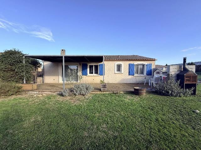 Huis te koop in&nbsp;BRAM 11150 Aude Languedoc Roussillon France: Gelijkvloerse woning met garage en grond - vlakbij Carcassonne - perfect voor vakantie of permanente bewoning. EXCLUSIEF VIA BEAUX VILLAGES! Deze gelijkvloerse woning is gelegen in een rustige omgevin...