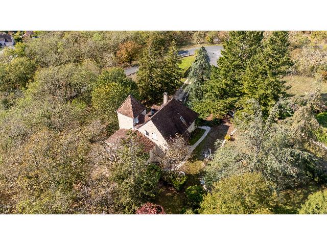 Haus zu verkaufen in&nbsp;SOUILLAC 46200 Lot Midi-Pyrénées Frankreich: Ideales Familienhaus im Dordogne-Tal. Wenn ich ein Haus in der Nähe von Schulen, mit hervorragender Verkehrsanbindung und einem großen Garten suchen würde, wäre diese Immobilie genau das Richtige....