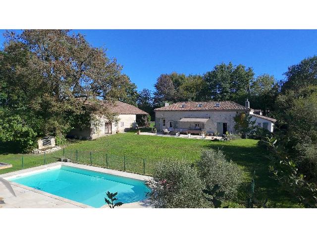 Haus zu verkaufen in&nbsp;CASTILLONNÈS 47330 Lot-et-Garonne Aquitaine Frankreich: Charmantes Steinhäuschen im Herzen der Landschaft von Lot-et-Garonne. In ruhiger Lage nahe der Bastidenstadt Castillonnes gelegen, besticht dieses charmante Steinhäuschen durch seinen Charakter und ...