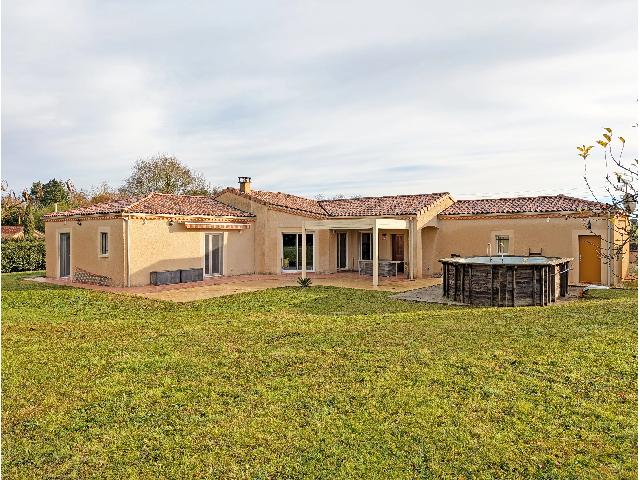 Maison&agrave; vendre &agrave;&nbsp;MIRAMONT-DE-GUYENNE 47800 Lot-et-Garonne: Propriété Contemporaine Impeccable à Deux Pas des Commodités. Cette villa contemporaine offre un parfait équilibre entre confort moderne, sécurité et charme de la campagne. Avec 140 m² habitab...