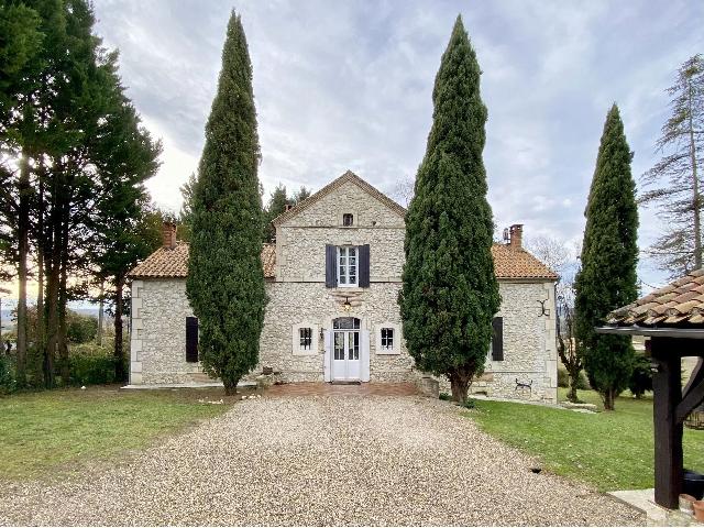 Maison&agrave; vendre &agrave;&nbsp;PENNE-D’AGENAIS 47140 Lot-et-Garonne: Maison en pierre rénovée avec gîte, piscine chauffée et vue sur la vallée. Située dans un environnement paisible et isolé tout en restant proche de toutes les commodités, cette propriété ré...