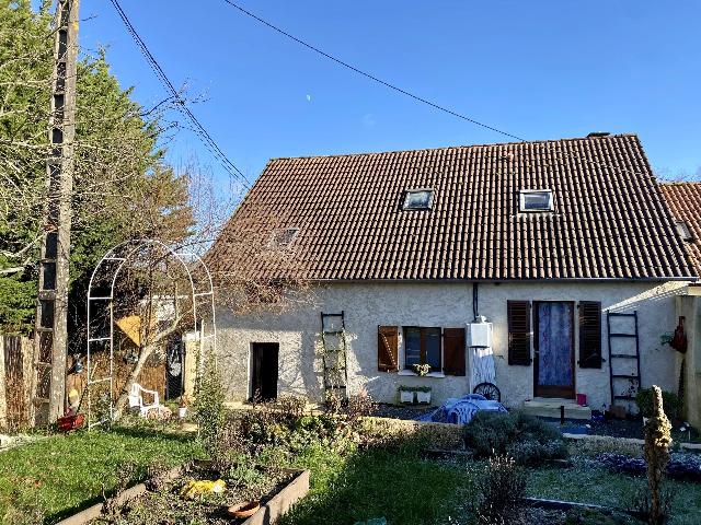 Haus zu verkaufen in&nbsp;TERSANNES 87360 Haute-Vienne Limousin Frankreich: Ein tolles Angebot für dieses 4-Zimmer-Haus mit Garten! In einem Weiler gelegen, bietet dieses 115 m² große Haus im Erdgeschoss eine offene Wohnküche, ein Duschbad, ein separates WC, ein Schlafzim...