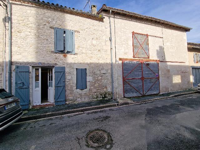 Huis te koop in&nbsp;EYMET 24500 Dordogne Aquitaine Frankrijk: Karakteristiek herenhuis met tuin en ontwikkelingspotentieel. EXCLUSIEF BIJ BEAUX VILLAGES! Dit aantrekkelijke stenen herenhuis is ideaal gelegen in het hart van Eymet en biedt een zeldzame kans om te...