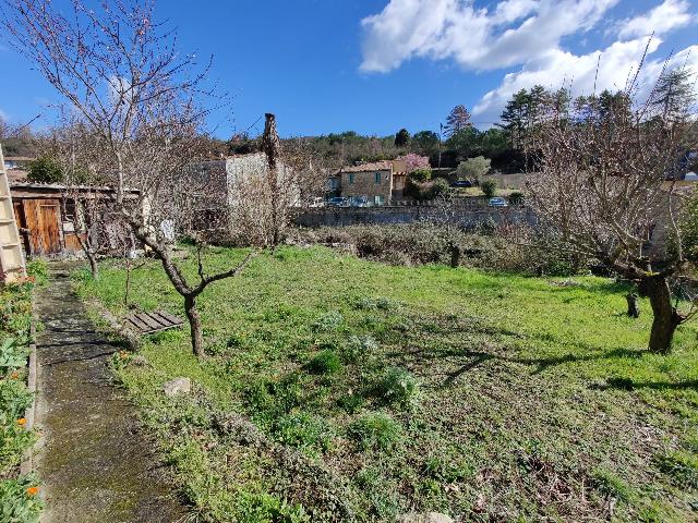 House&nbsp;for sale&nbsp;COUIZA 11190 Aude Languedoc Roussillon France: Village house with parking, detached garden, and additional outdoor areas. This historic stone house has fabulous history, having been part of a chateau many years ago! In the heart of a charming vill...