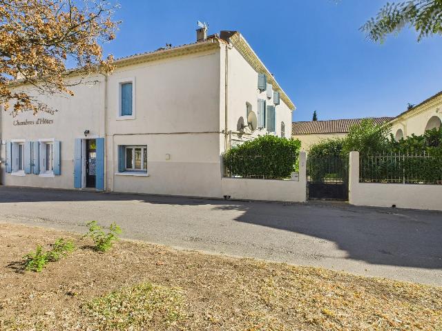 Guesthouses-Bed-&-Breakfast&nbsp;for sale&nbsp;PÉPIEUX 11700 Aude Languedoc Roussillon France: Large town house with pool, and a separate apartment, in centre of village with amenities. Great flexible property in the centre of Pepieux village, close to the shops, restaurants - perfect for a lar...