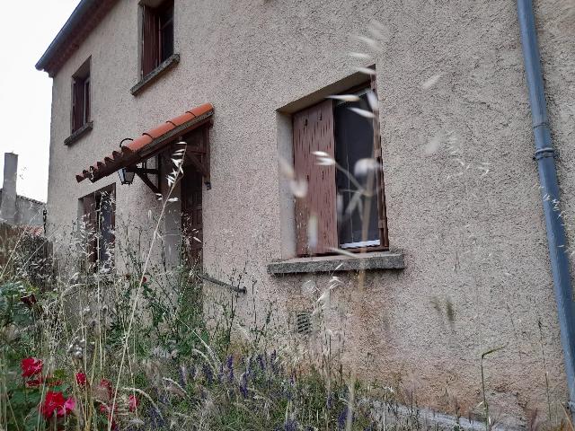 Maison &agrave; vendre &agrave;&nbsp;ARQUES 11190 Aude Languedoc Roussillon France: Maison avec jardin à rafraichir. Il faut un peu d'imagination pour se projeter dans ce bien, car les propriétaires sont en déménagement et ont entassé des cartons partout.<br />
Toutefois, cette maiso...