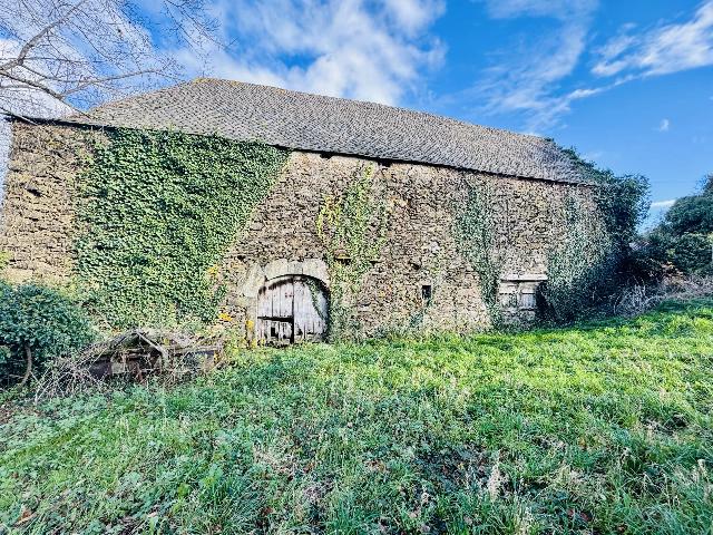 Huis te koop in&nbsp;RIEUPEYROUX 12240 Aveyron Midi-Pyrénées France: Stenen schuur te renoveren met grond in een rustig gehucht. Ontdek deze traditionele stenen schuur van circa 200 m², verdeeld over twee verdiepingen, in een rustig gehucht op slechts een paar minuten...