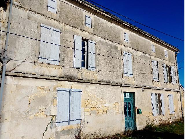 House&nbsp;for sale&nbsp;BAIGNES-SAINTE-RADEGONDE 16360 Charente Poitou-Charentes France: Between Bordeaux and Cognac-Angouleme. Vast vineyard property to restore including:<br />
A house to restore (subject to necessary permissions) of approx. 300 sqm. Ideal for bed and breakfast or profession...