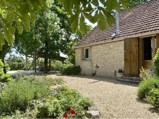 Huis te koop in&nbsp;CORDES-SUR-CIEL 81170 Tarn Midi-Pyrénées France: Charmante woning in schuurstijl met 3 slaapkamers, zwembad en 1,3 hectare grond. EXCLUSIEF BIJ BEAUX VILLAGES! Deze aantrekkelijke woning met 3 slaapkamers is gelegen op een benijdenswaardige locatie ...
