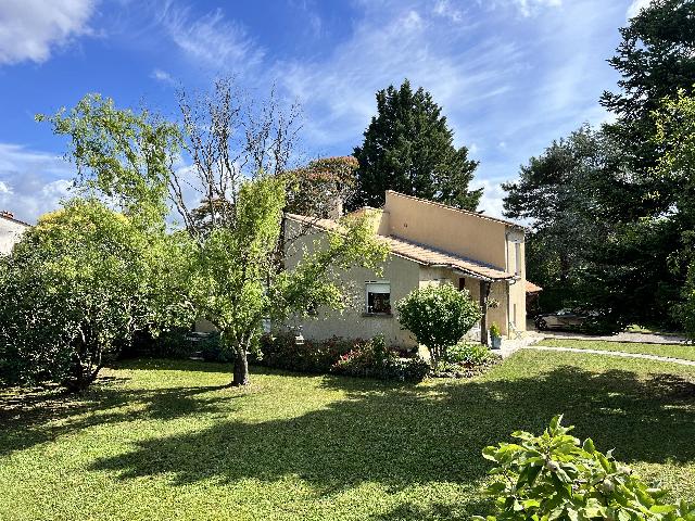 Huis te koop in&nbsp;EYMET 24500 Dordogne Aquitaine Frankrijk: Charmante dorpswoning met 3 slaapkamers – Loopafstand van Eymet. EXCLUSIEF BIJ BEAUX VILLAGES! Charmante dorpswoning met 3 slaapkamers op loopafstand van het levendige en geliefde bastidestadje Eyme...