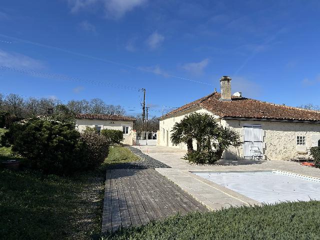 House&nbsp;for sale&nbsp;BROSSAC 16480 Charente Poitou-Charentes France: Charming single-level home with barn and outbuilding — love at first sight guaranteed. Welcome home! Imagine yourself in this light-filled, charming single-storey house, where every space has been d...